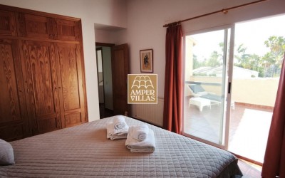 Spacious villa with guest apartment within short distance of the center of Altea la Vella.